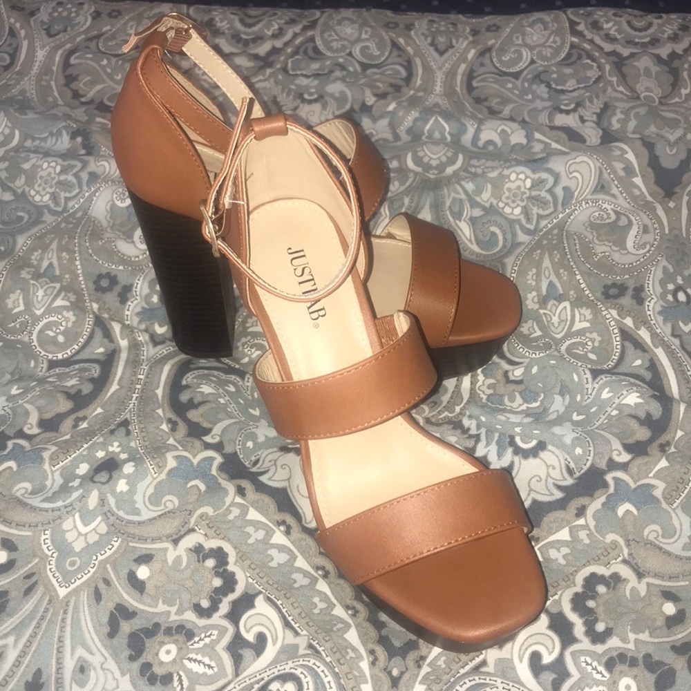 Carson platform heeled sandal 💛